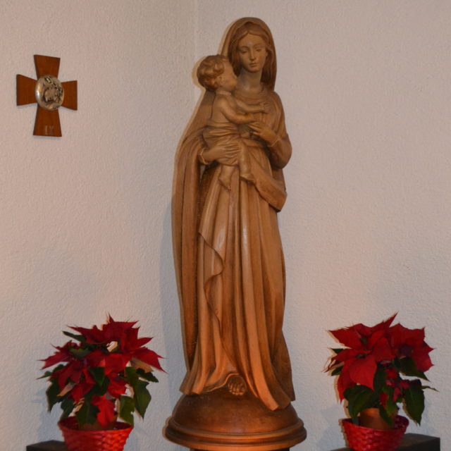 La statua della Madonna in Chiesa